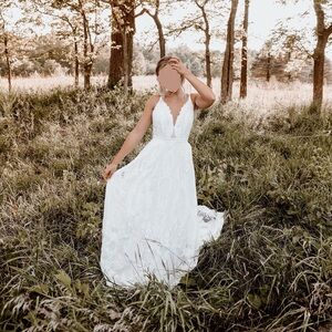 Elegant Lace Wedding Dress by FLORA (Dalphin)